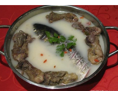 “鲜”字的招牌鱼羊火锅汤汁的做法