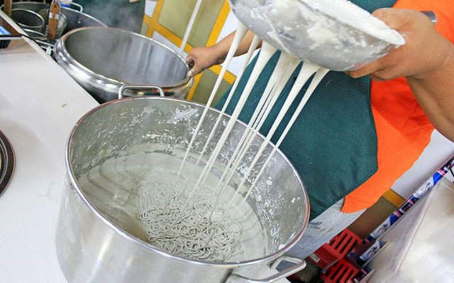 一分钟学做正宗重庆酸辣粉并掌握窍门