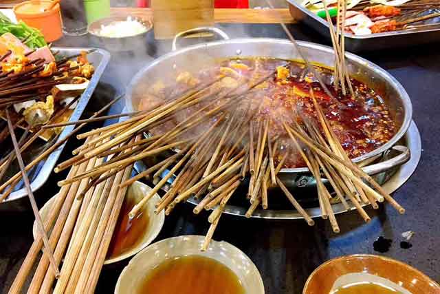 串串火锅底料怎么熬，开串串火锅店的底料