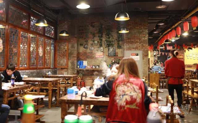 200平火锅店一天营业额